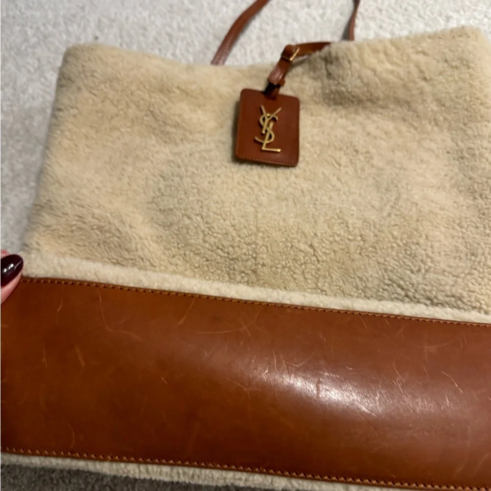 YVES SAINT LAURENT
Beige Shearling North South Tote Bag - Picture 3 of 4